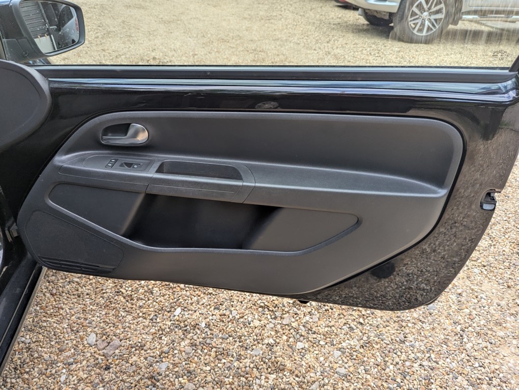 Used Volkswagen up! 2014 for sale - 76419670: Photo 30