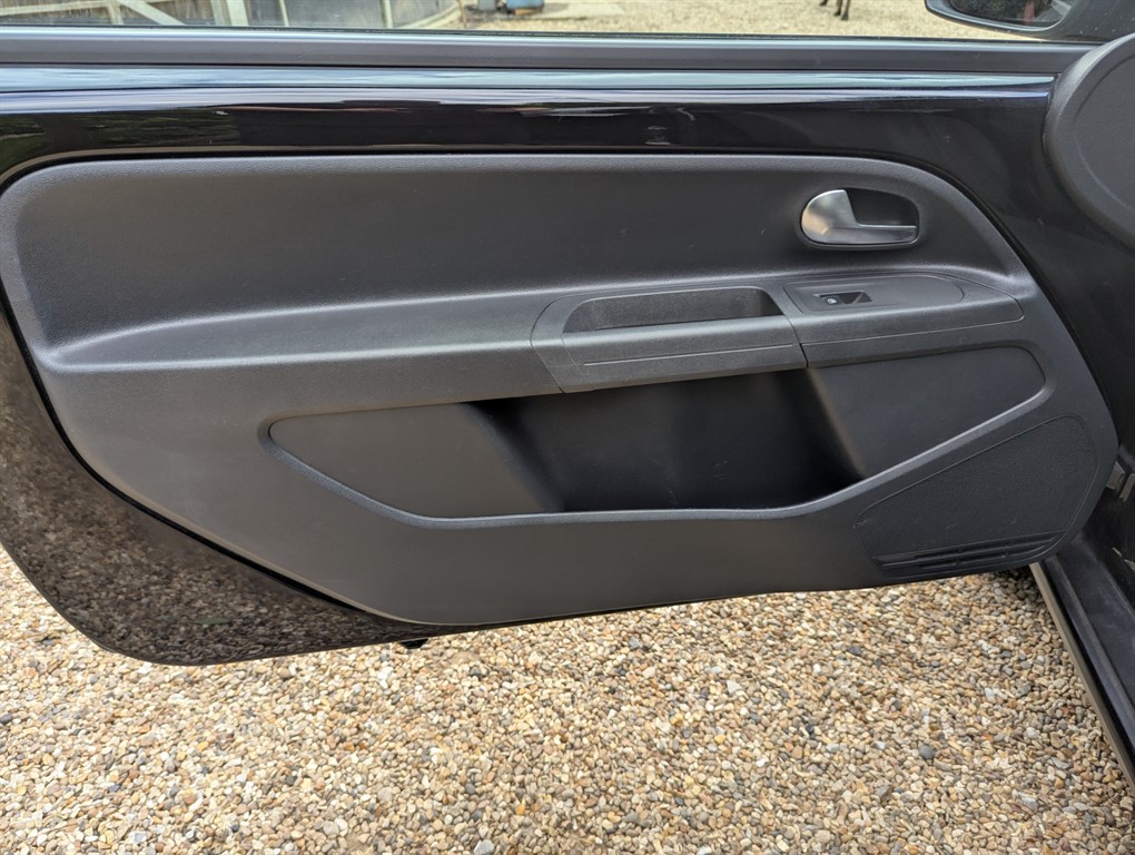 Used Volkswagen up! 2014 for sale - 76419670: Photo 31