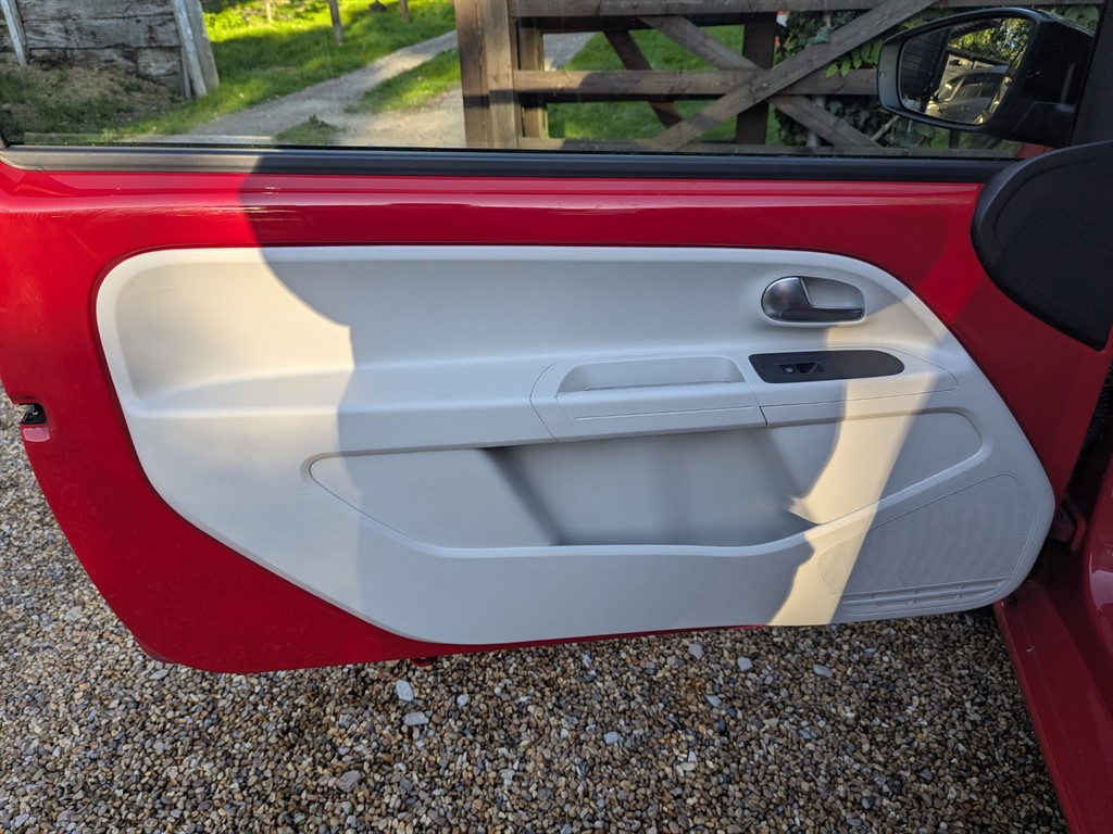 Used Volkswagen up! 2018 for sale - 76419647: Photo 31