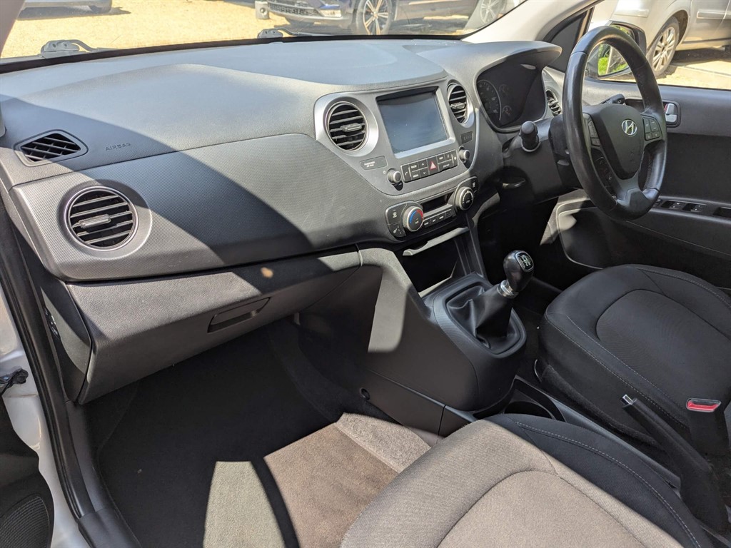 Used Hyundai i10 2017 for sale - 76419676: Photo 12