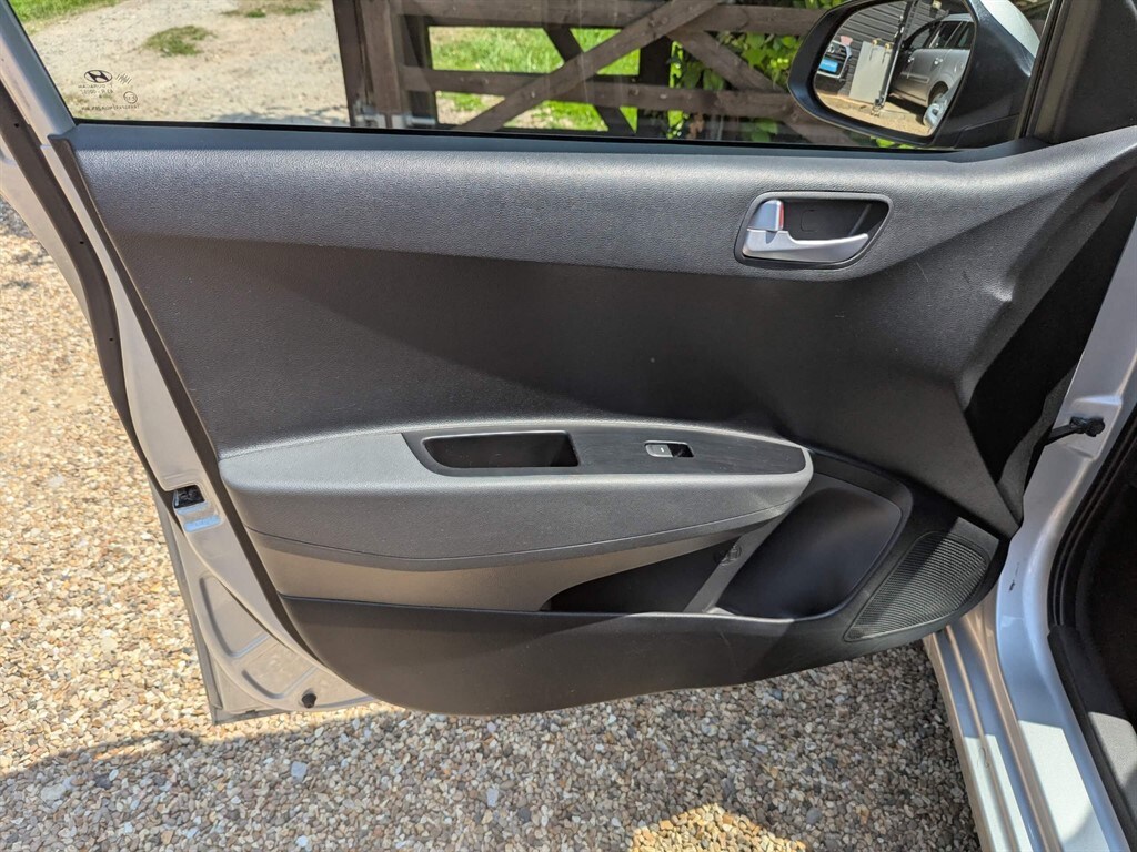 Used Hyundai i10 2017 for sale - 76419676: Photo 33