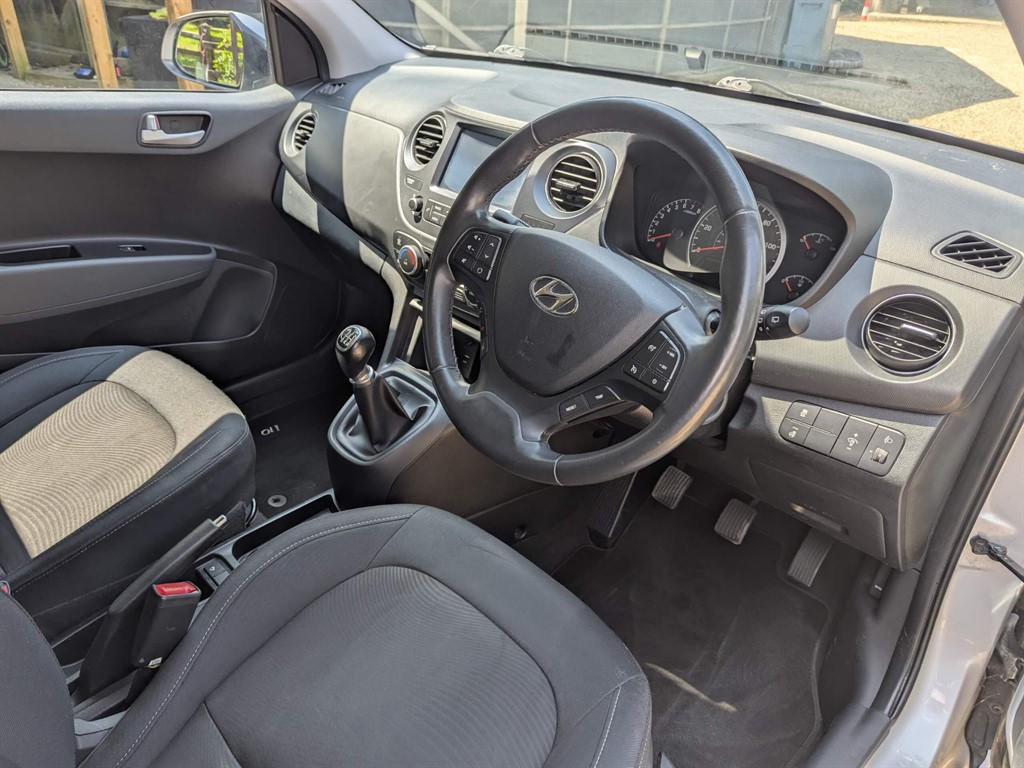 Used Hyundai i10 2017 for sale - 76419676: Photo 9