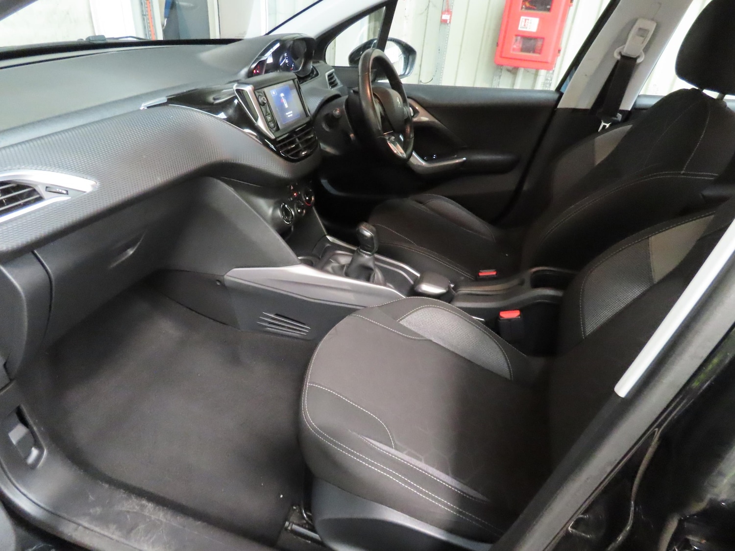 Used Peugeot 2008 2017 for sale - 77261887: Photo 10