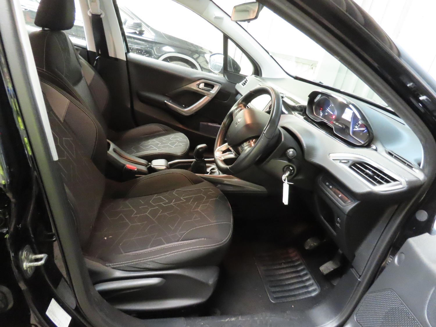 Used Peugeot 2008 2017 for sale - 77261887: Photo 9