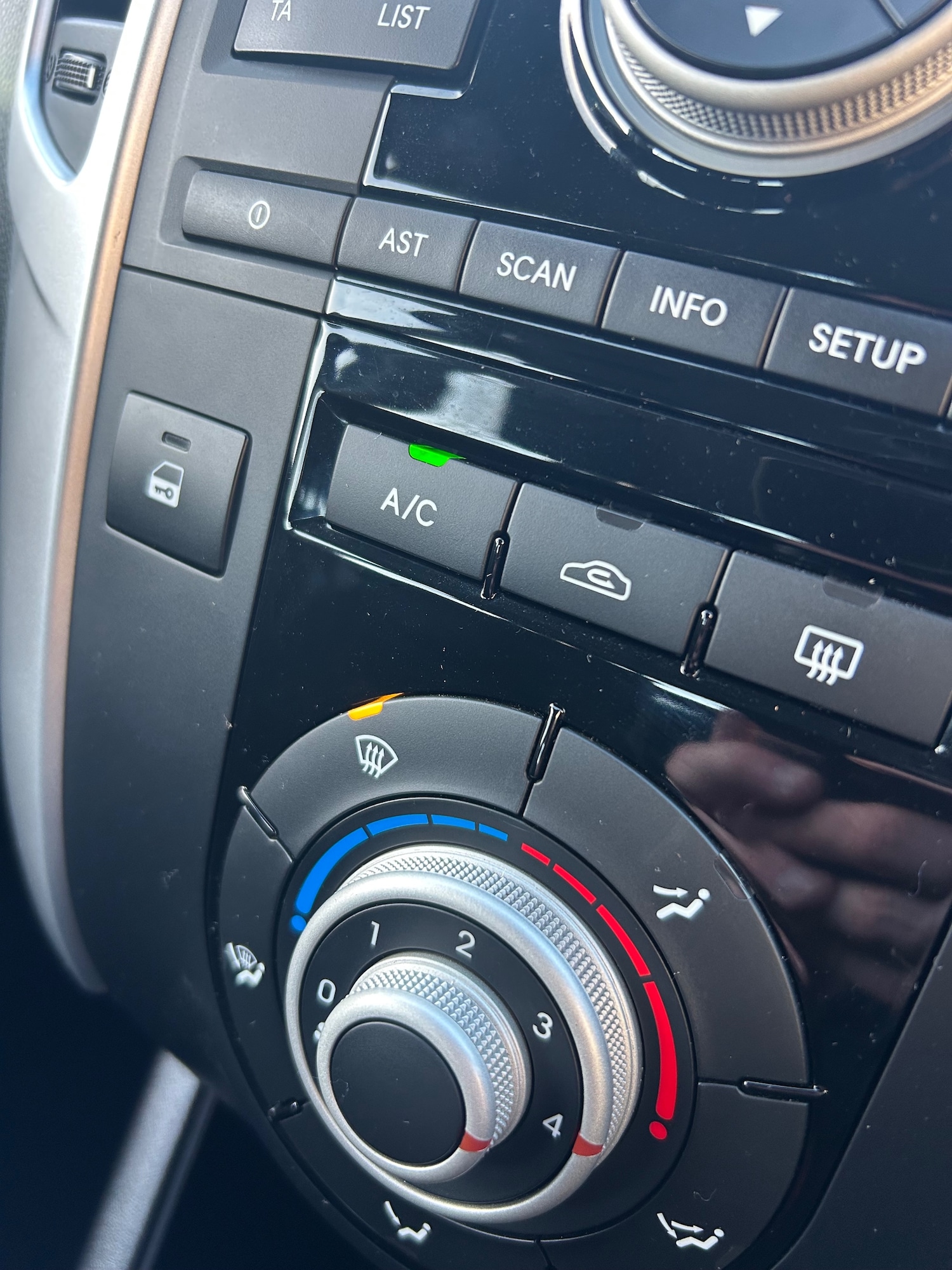 Used Kia Venga 2012 for sale - 76694695: Photo 15