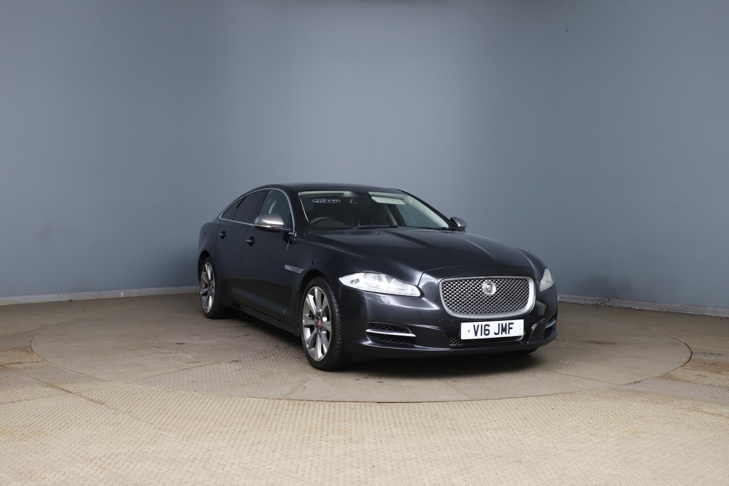Used Jaguar XJ 2011 for sale - 77261912: Photo 2