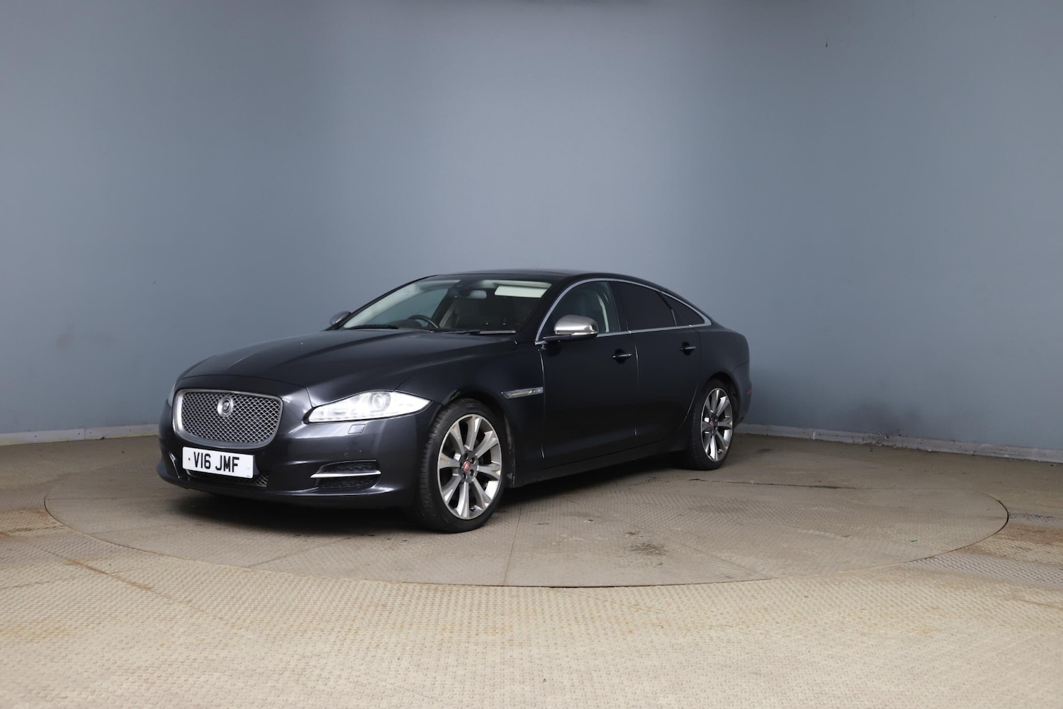 Used Jaguar XJ 2011 for sale - 77261912: Photo 4