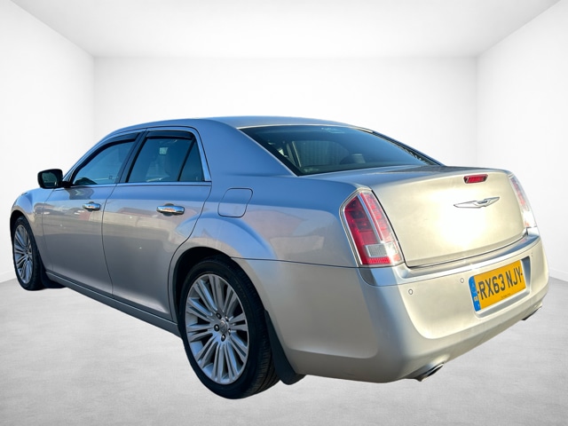 Used Chrysler 300C 2013 for sale - 77766565: Photo 2