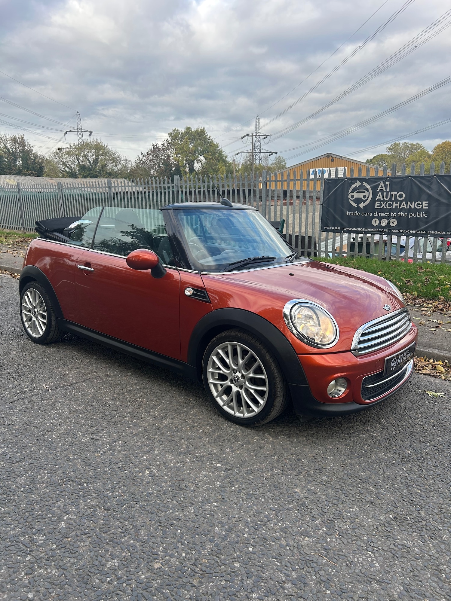 Used MINI Convertible 2011 for sale - 76347087: Photo 1