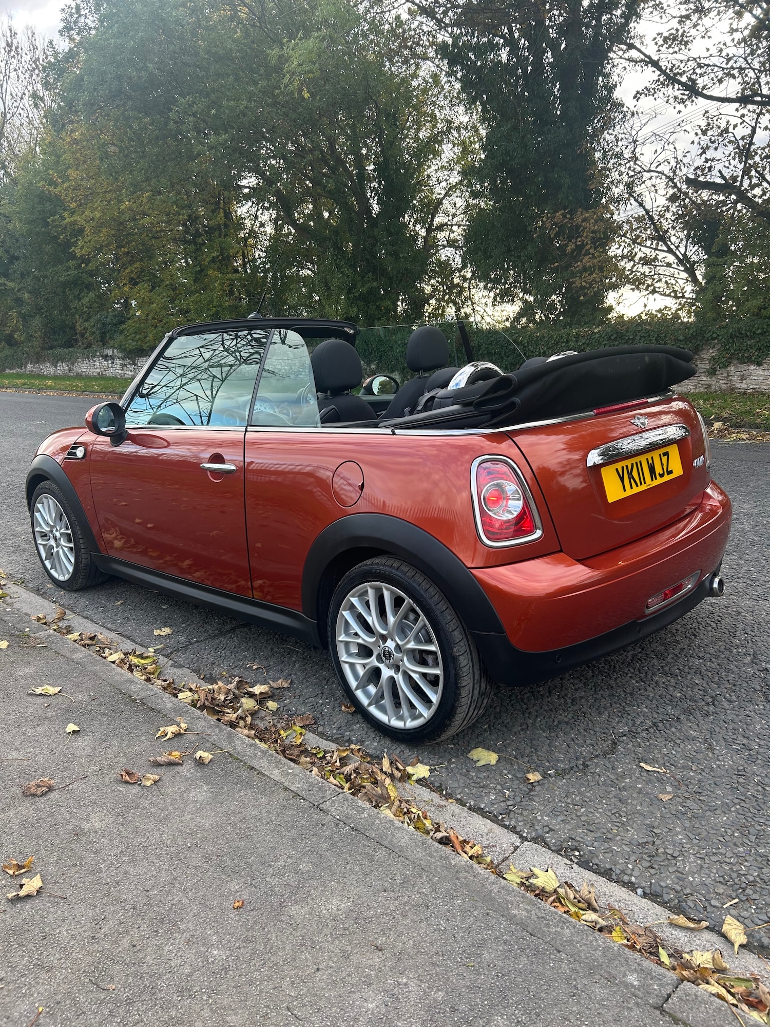 Used MINI Convertible 2011 for sale - 76347087: Photo 3