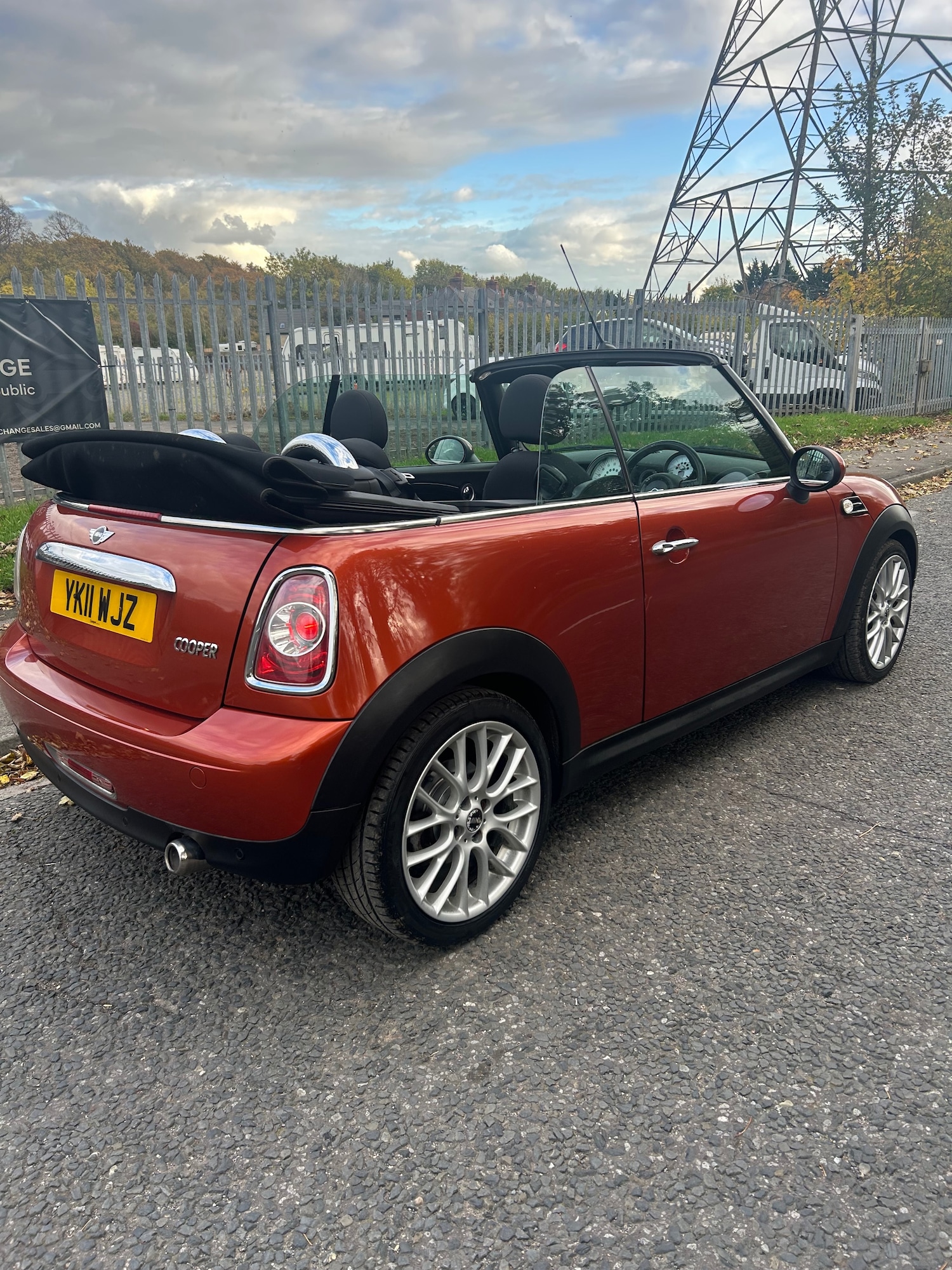 Used MINI Convertible 2011 for sale - 76347087: Photo 5