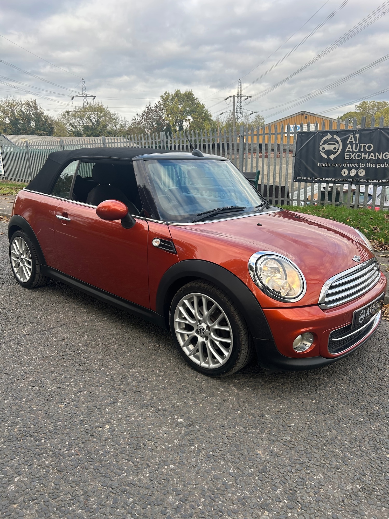 Used MINI Convertible 2011 for sale - 76347087: Photo 7