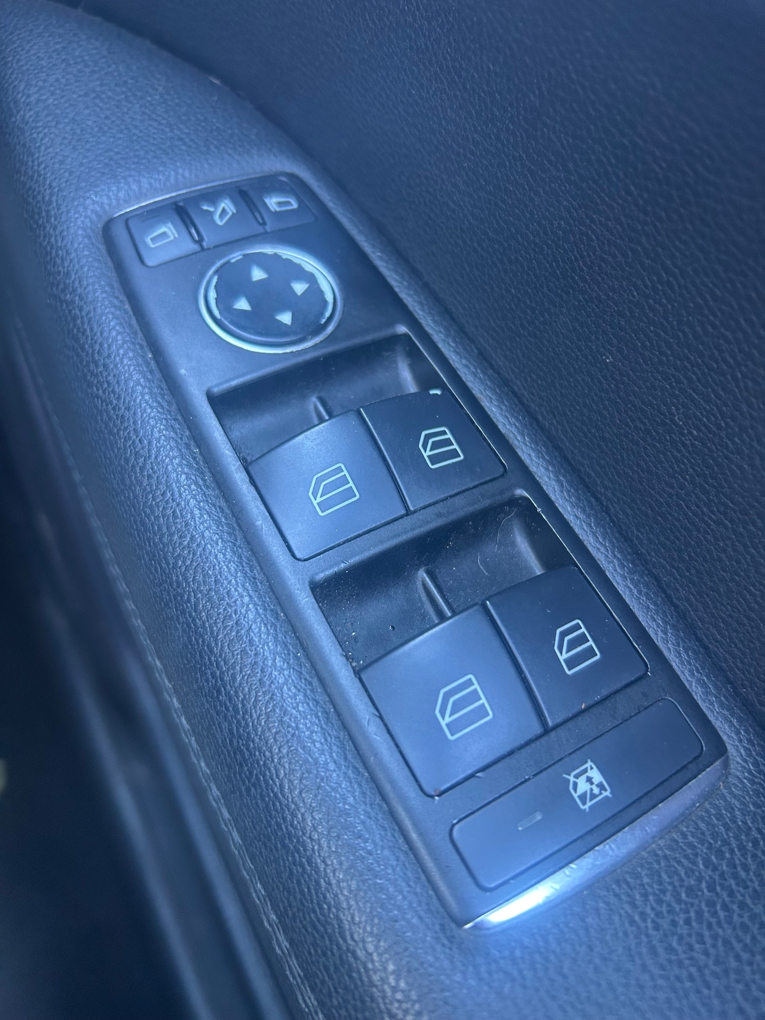 Used Mercedes-Benz E Class 2011 for sale - 76696240: Photo 16