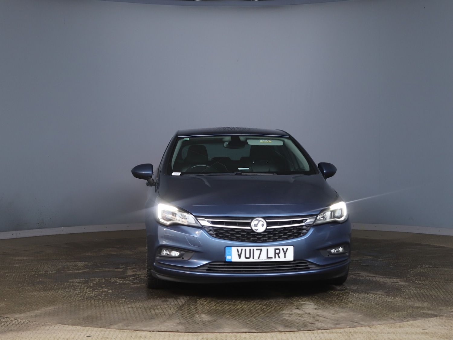Used Vauxhall Astra 2017 for sale - 77261718: Photo 2