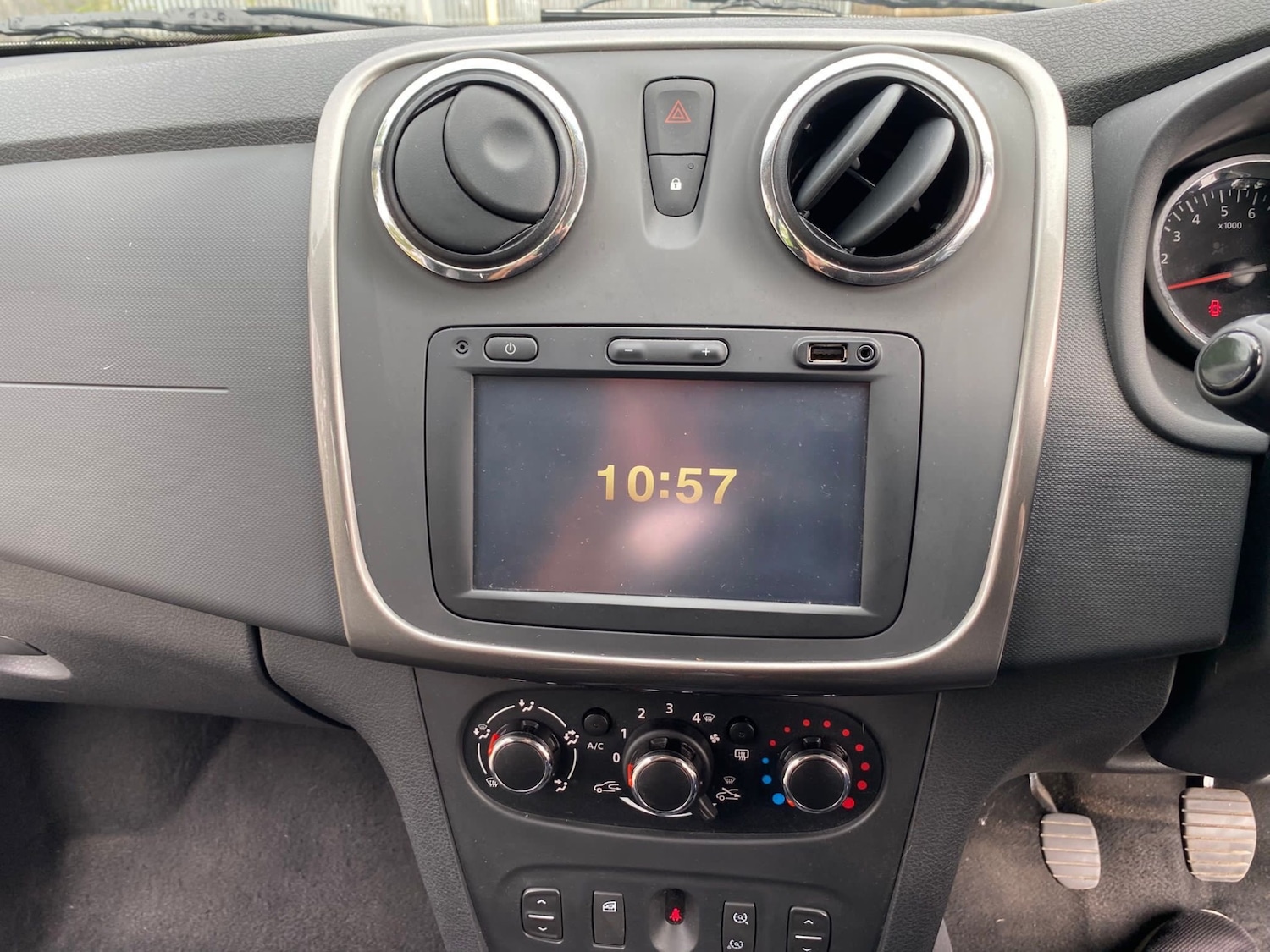 Used Dacia Sandero Stepway 2015 for sale - 77845214: Photo 21