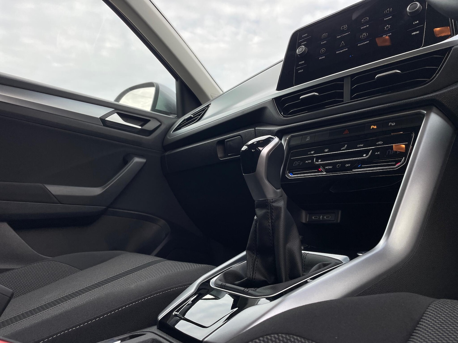 Used Volkswagen T-Roc 2024 for sale - 76094924: Photo 25