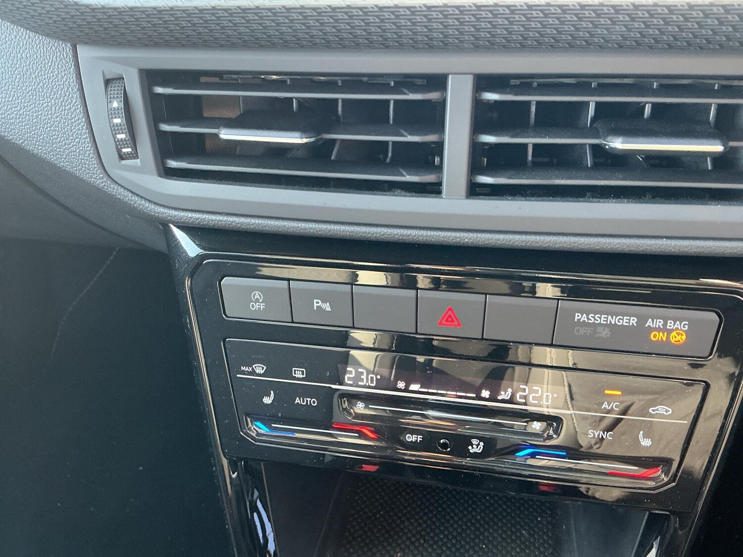 Used Volkswagen T-Cross 2024 for sale - 77626084: Photo 8