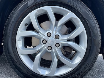 Used Land Rover Discovery Sport 2017 for sale - 75729826: Photo