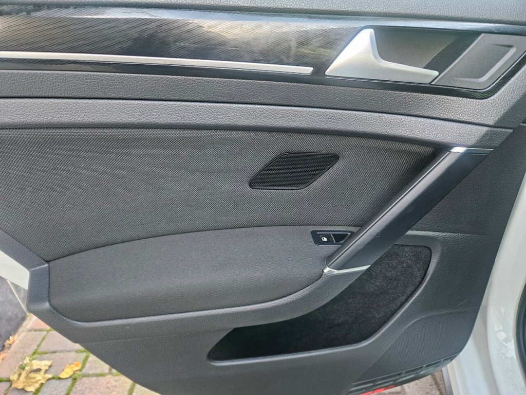 Used Volkswagen Golf 2017 for sale - 76867379: Photo 40