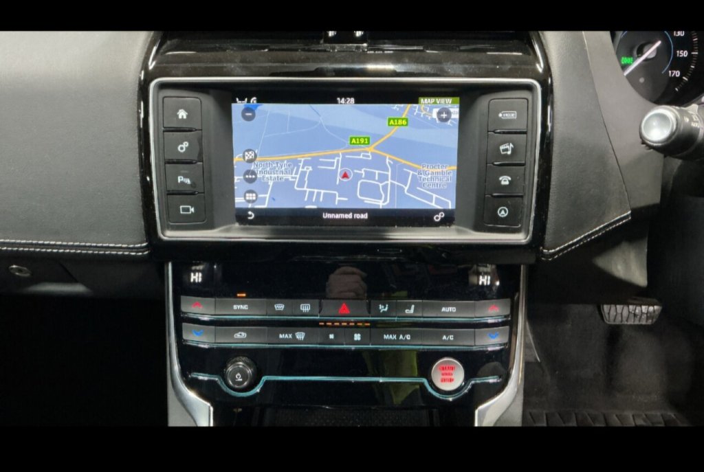 Used Jaguar XE 2017 for sale - 77153917: Photo 10