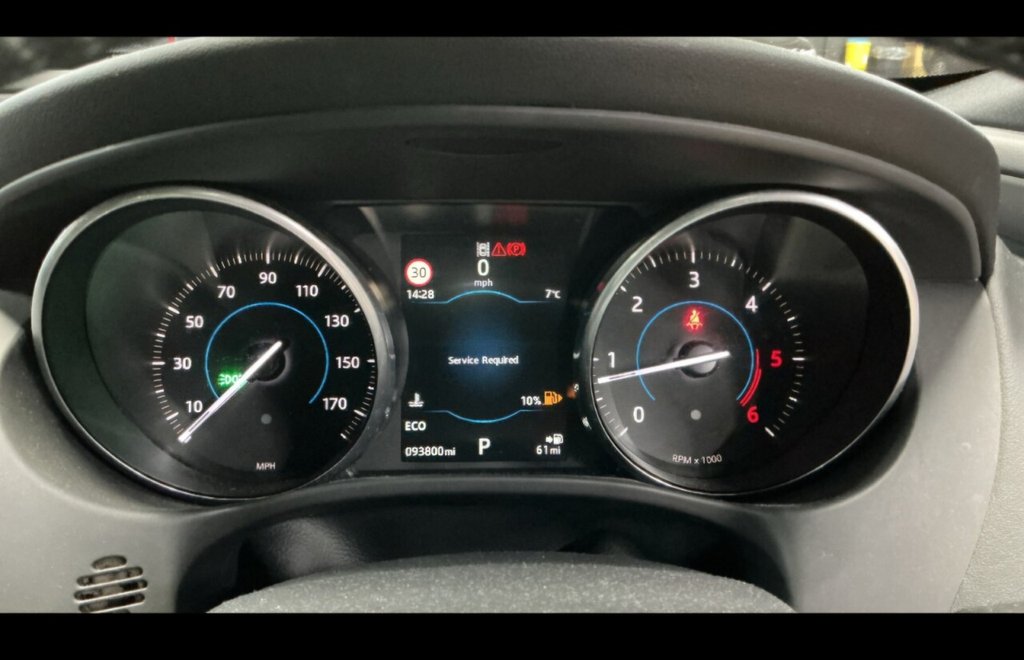 Used Jaguar XE 2017 for sale - 77153917: Photo 9