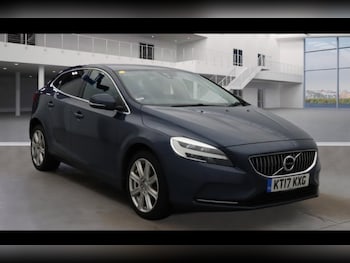 Used Volvo V40 2017 for sale - 76867656: Photo