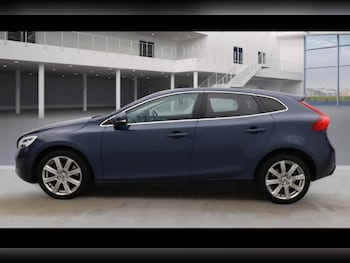 Used Volvo V40 2017 for sale - 76867656: Photo