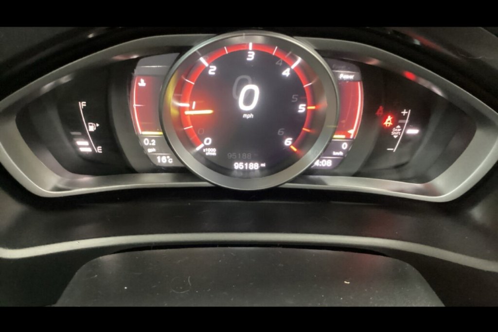 Used Volvo V40 2017 for sale - 76950316: Photo 10