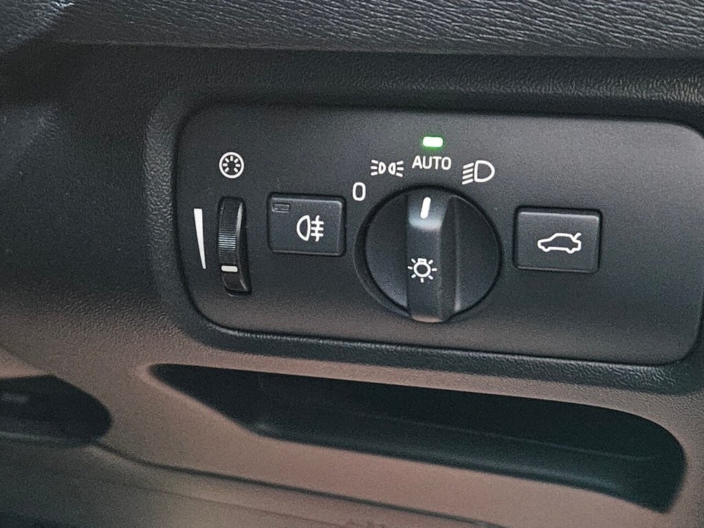 Used Volvo V40 2017 for sale - 76950316: Photo 35