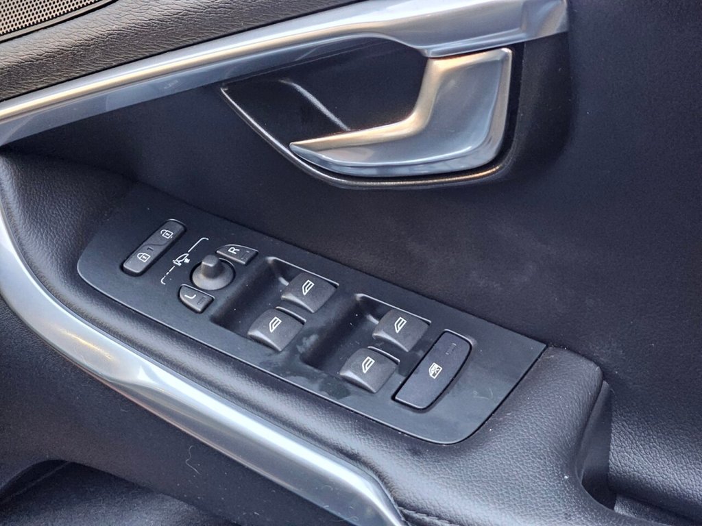 Used Volvo V40 2017 for sale - 76950316: Photo 36