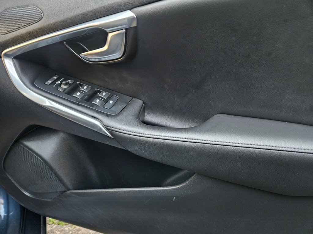 Used Volvo V40 2017 for sale - 76950316: Photo 37