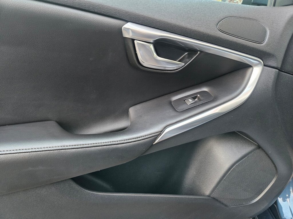 Used Volvo V40 2017 for sale - 76950316: Photo 38