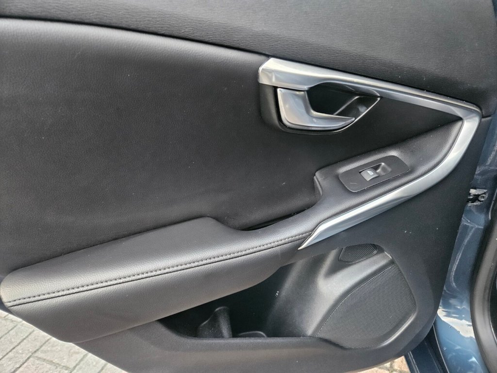 Used Volvo V40 2017 for sale - 76950316: Photo 40