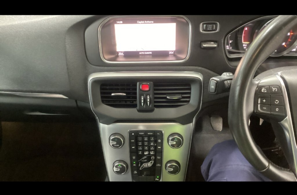 Used Volvo V40 2017 for sale - 76950316: Photo 8