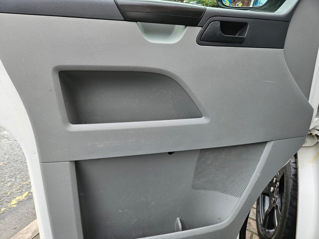 Used Volkswagen Transporter 2015 for sale - 76867203: Photo 16