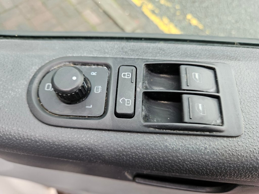 Used Volkswagen Transporter 2015 for sale - 76867203: Photo 24