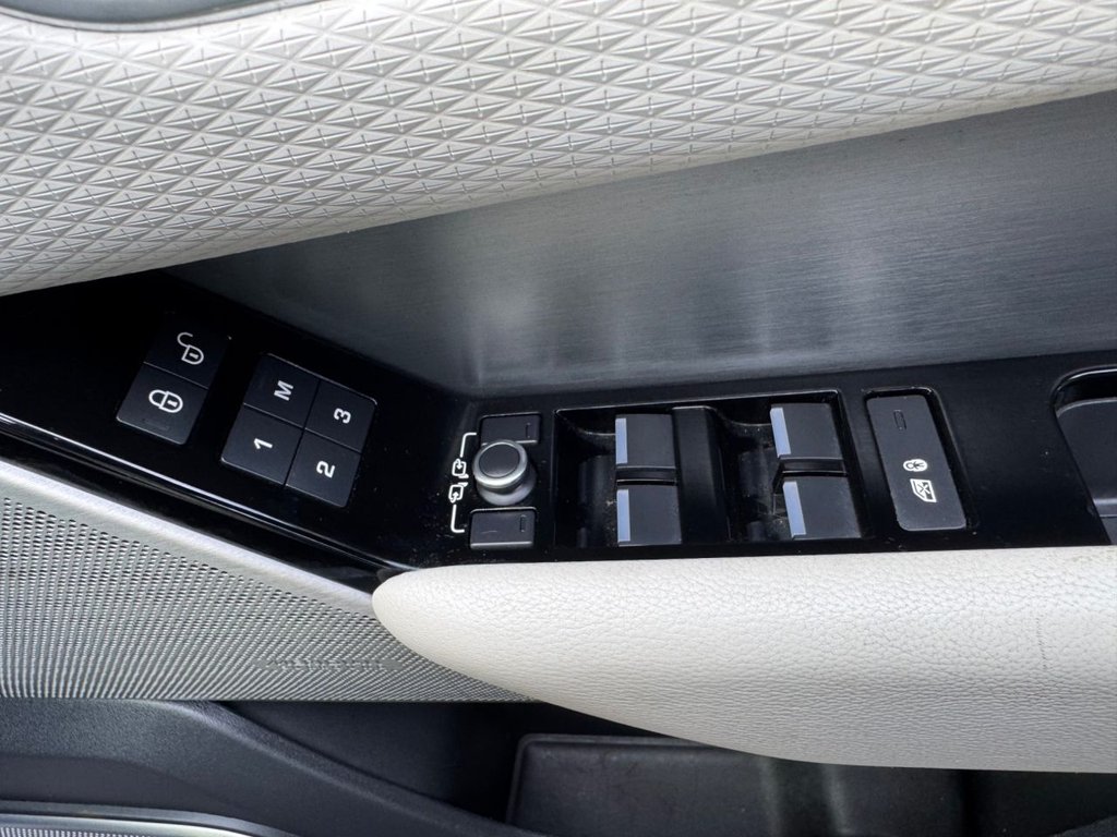 Used Land Rover Range Rover Velar 2017 for sale - 77780380: Photo 17