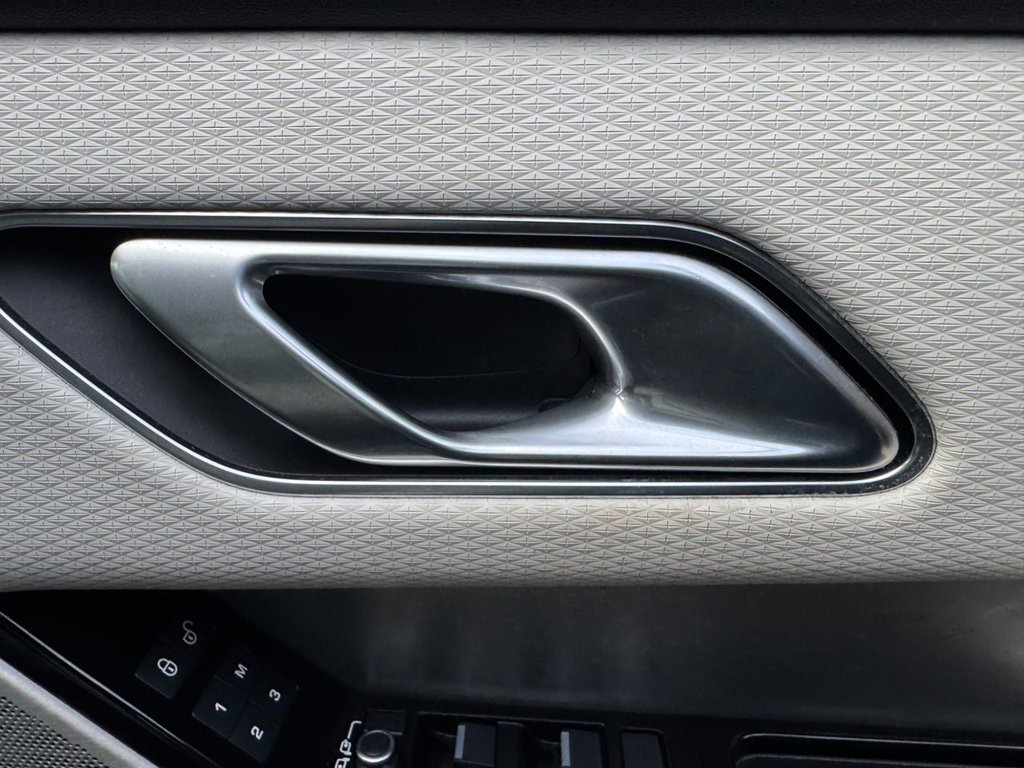 Used Land Rover Range Rover Velar 2017 for sale - 77780380: Photo 18