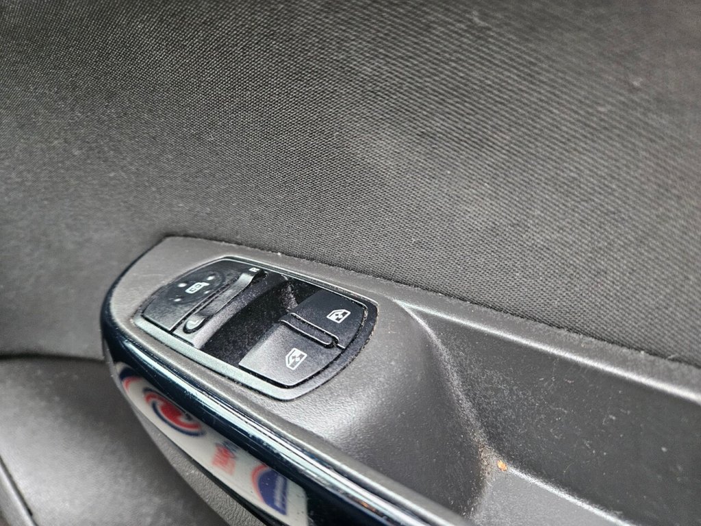 Used Vauxhall Corsa 2015 for sale - 76867663: Photo 32