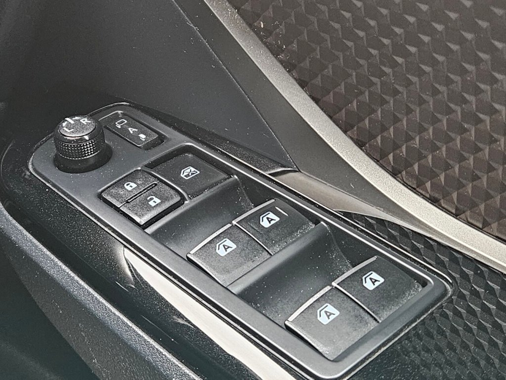 Used Toyota C-HR 2018 for sale - 77571392: Photo 40