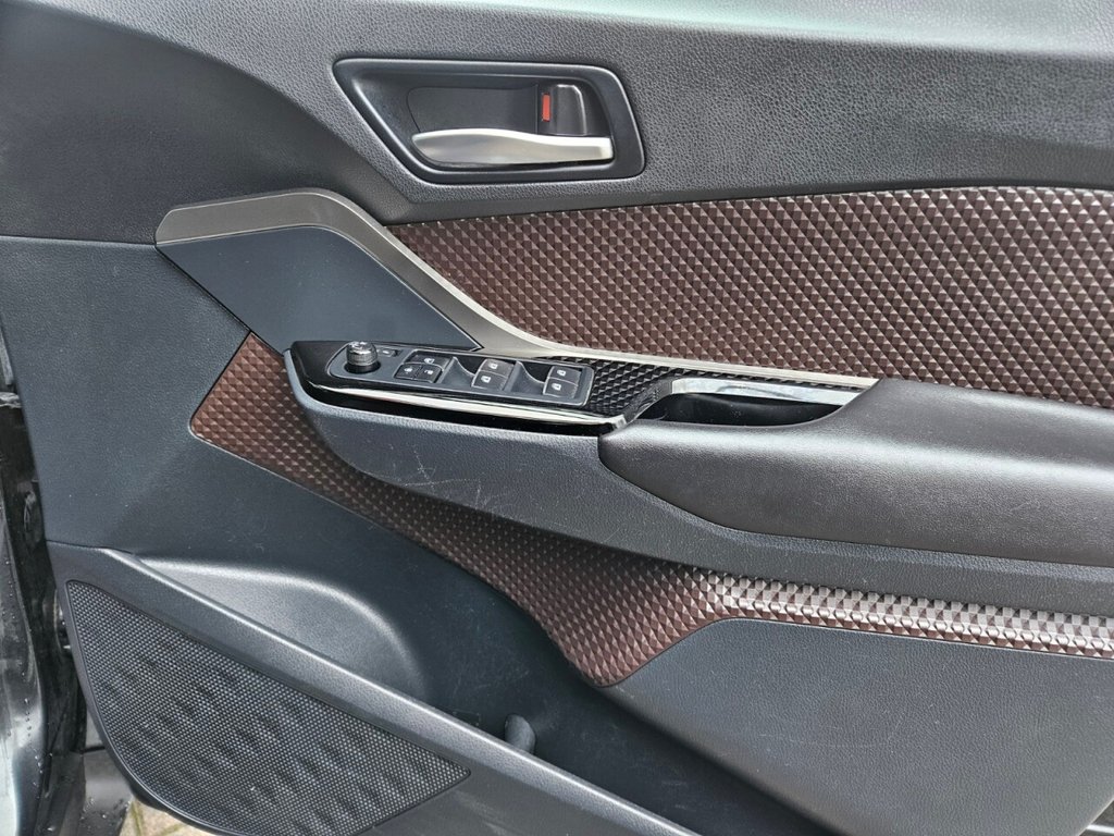 Used Toyota C-HR 2018 for sale - 77571392: Photo 41