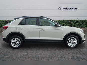 Used Volkswagen T-Roc 2023 for sale - 77513363: Photo