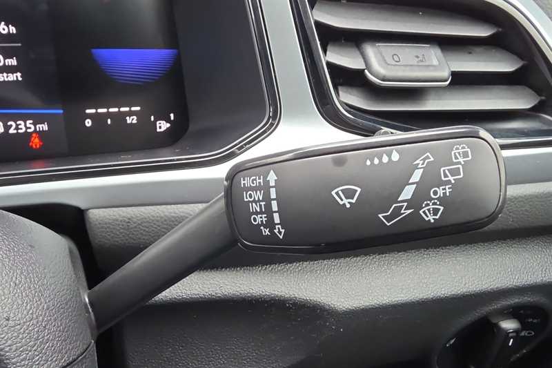 Used Volkswagen T-Roc 2023 for sale - 77726259: Photo 32