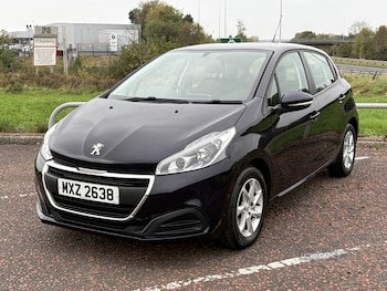 Used Peugeot 208 2018 for sale - 76315304: Photo 2