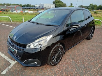 Used Peugeot 208 2017 for sale - 79670536: Photo