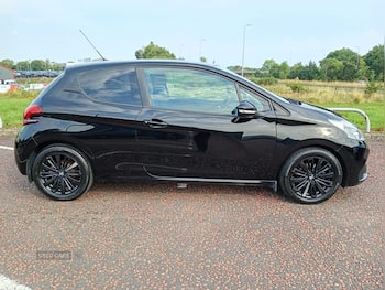 Used Peugeot 208 2017 for sale - 79670536: Photo