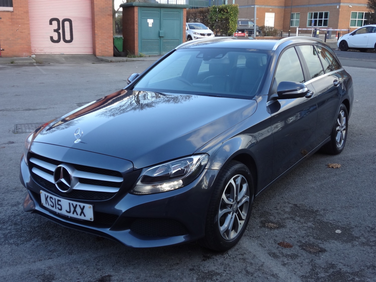 Used Mercedes-Benz C Class 2015 for sale - 76583075: Photo 5