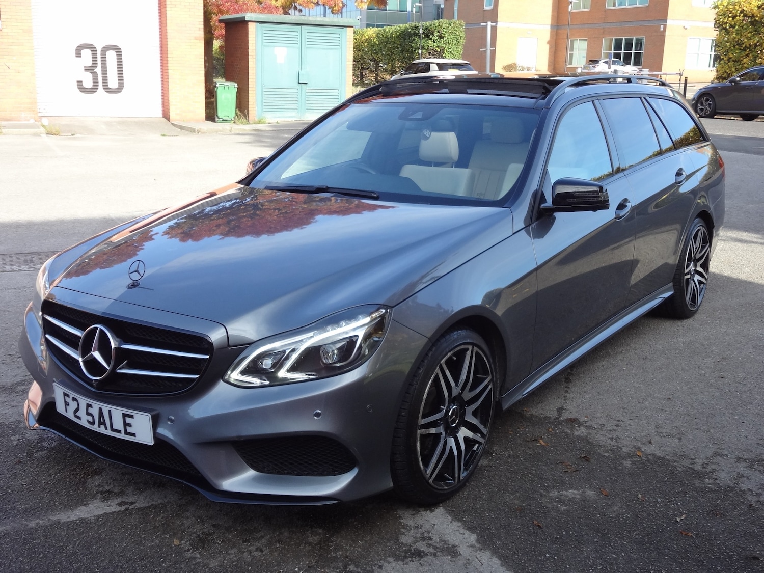 Used Mercedes-Benz E Class 2016 for sale - 76340853: Photo 5