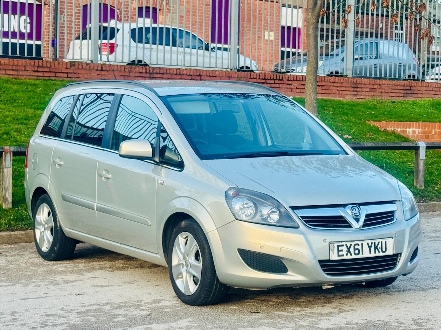 Used Vauxhall Zafira for sale - 76592484: Photo 1