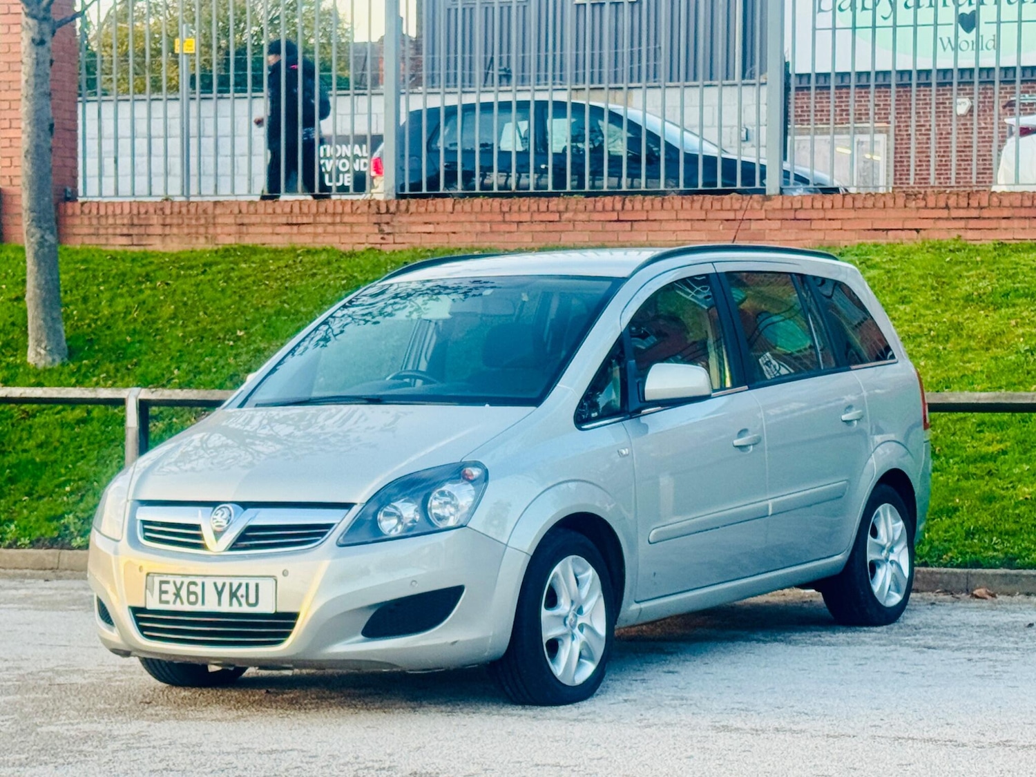 Used Vauxhall Zafira for sale - 76592484: Photo 2